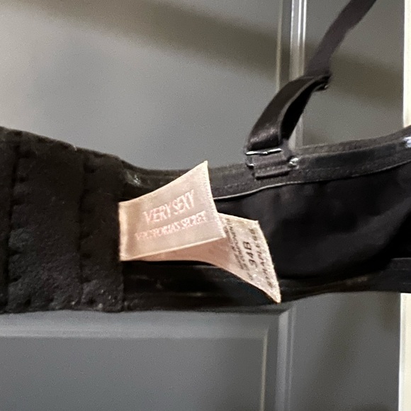 Victoria Secret Black Convertible Strapless Push-up Bra - Picture 3 of 7